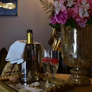 https://de-curtis-palace.taorminaitalyhotels.com